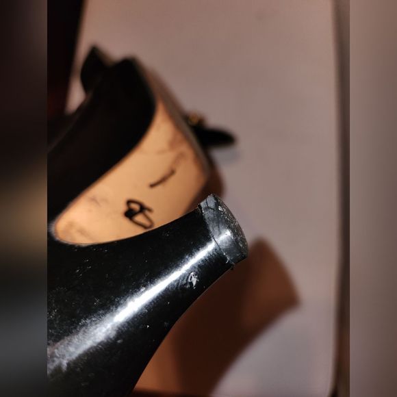 Salvatore Ferragamo Barbie Black Shiny Pumps with Gold Decal Women's 7.5 - Picture 6 of 10